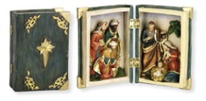 (K252) Św. Rodzina w książce, 10cm wysoka