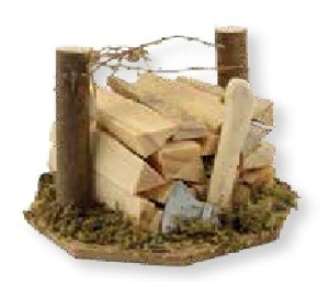 (Z211) Stos drewna z siekierą, 5cm wysoki