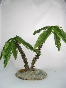 (259/6 S) Palma podwójna z amforą, 13 i 18cm wysokie