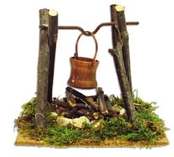 (X002) Ognisko z kubłem miedzianym, oświetlony, 9cm wysoki