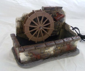 (27/296) Koło wodne/ młyn z pompą na wodę, 14cm wys.