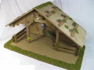 (1315/15L) Szopka Bożonarodzeniowa 65x31x35cm z latarenką, do figur o wysokości 15,0cm