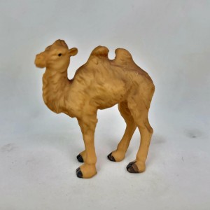 (K007-17) Młody wielbłąd- 5,2cm wysoki/ do figur o wys. 7cm