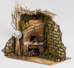 (11789) Rogowy piec z kawałkami drewna, oświetlony, 13cm wysoki