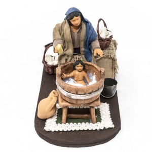 (TMLF) RUCHOMA FIGURA DO SZOPKI - Matka kąpie swoje dziecko, do figur o wysokości 12cm