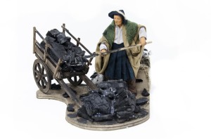 (TMCR) RUCHOMA FIGURA DO SZOPKI - Sprzedawca węgli, do figur o wysokości 12cm