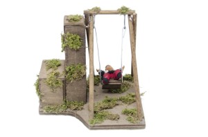 (TMLE) RUCHOMA FIGURA DO SZOPKI- Dziecko na huśtawce, do figur o wysokości 12cm