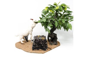 (ARM9) RUCHOMA FIGURA DO SZOPKI - Koza je liście z drzewa, do figur o wysokości 30cm