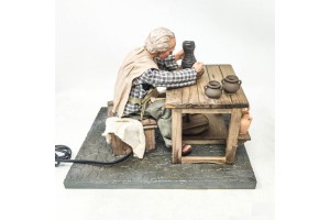(ARM15) RUCHOMA FIGURA DO SZOPKI - Garncarz przy produkcji dzbanków, do figur o wysokości 30cm