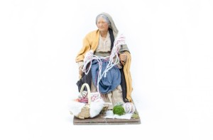 (HMGL) RUCHOMA FIGURA DO SZOPKI- Babcia szyje ubrania, do figur o wysokości 30cm