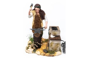 (AV33) Kowal- do figur o wysokości 30cm