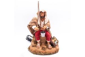 (HMPR) RUCHOMA FIGURA DO SZOPKI- Siedzący wędkarz z wędką, do figur o wysokości 30cm