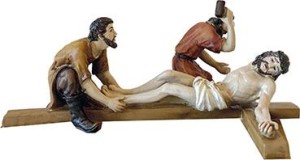 (K2036) Figury z życia Jezusa Chrystusa "Przybicie Jezusa do krzyża", do figur o wysokości 9cm