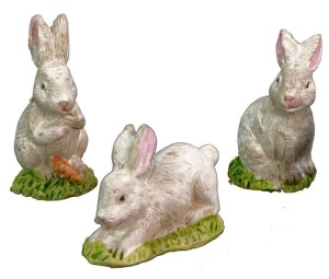 (10968) 3 białe zające do dekoracji Szopki- do 3,5cm wysokie, do figur o wys. 10-11cm