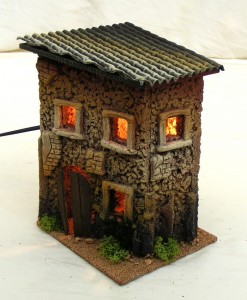 (28/120) Domek do Szopki 13x15x20cm wys.