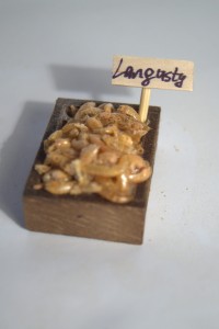 (Z503) Skrzynka z langustami, 4,3cm długa